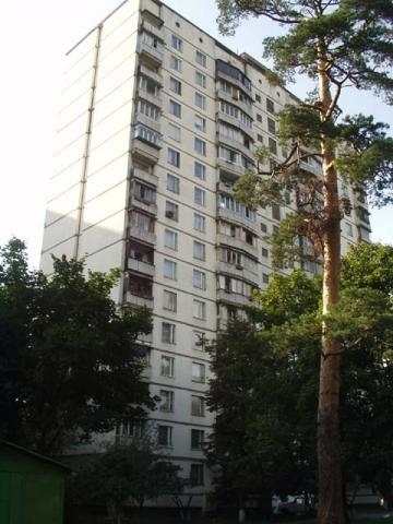 Київ, Миколи Ушакова вул., 6