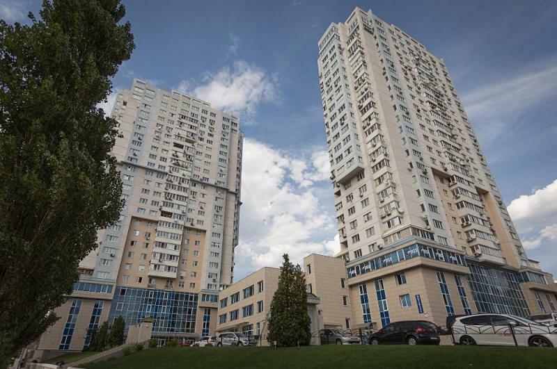 Оренда 1-кімнатної квартири 53 м², Юрія Шумського вул., 1