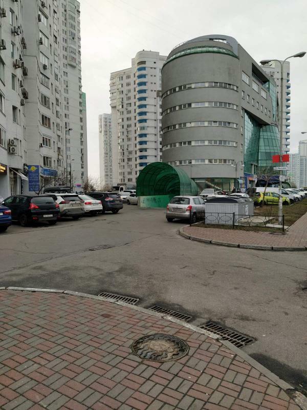 Киев, Николая Бажана просп., 10А