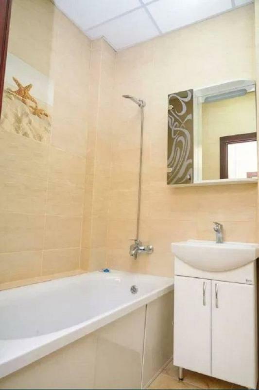 Продаж приміщення вільного призначення 700 м², Небесної сотні просп., 1
