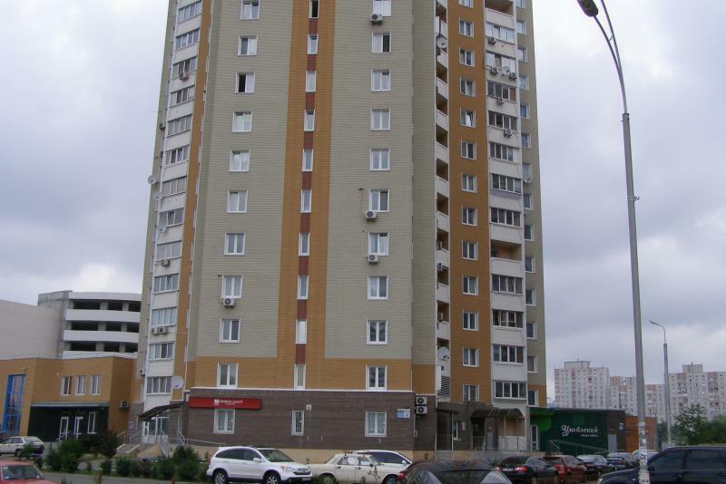 Київ, Драгоманова вул., 1Л