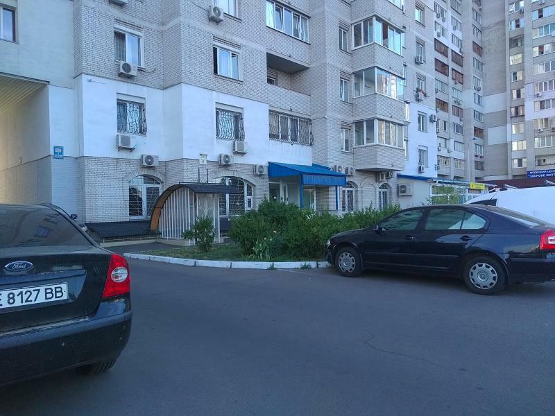 Київ, Драгоманова вул., 31Б