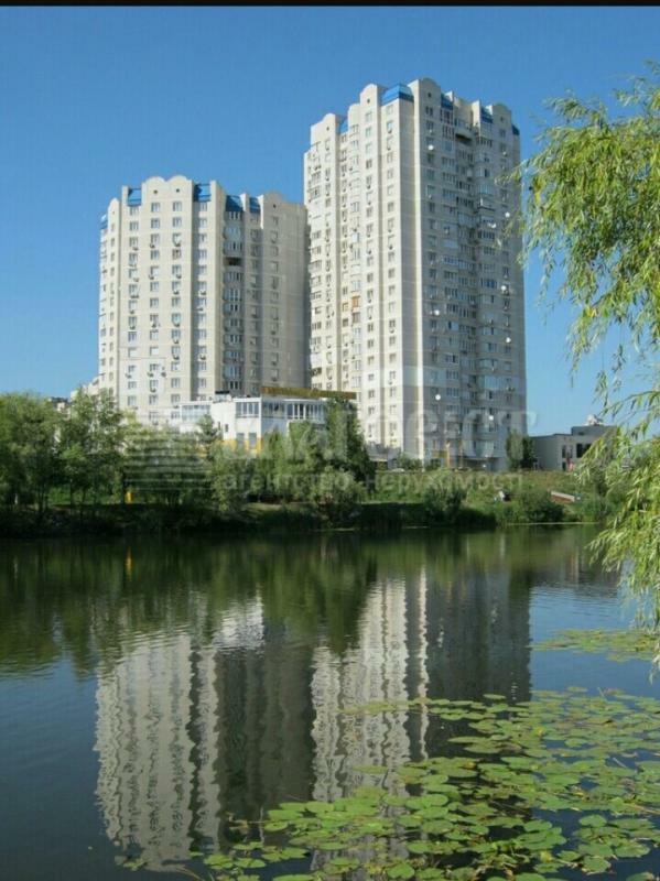 Київ, Драгоманова вул., 31Б