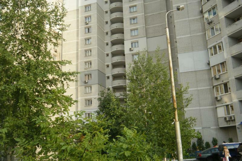 Київ, Драгоманова вул., 31Б