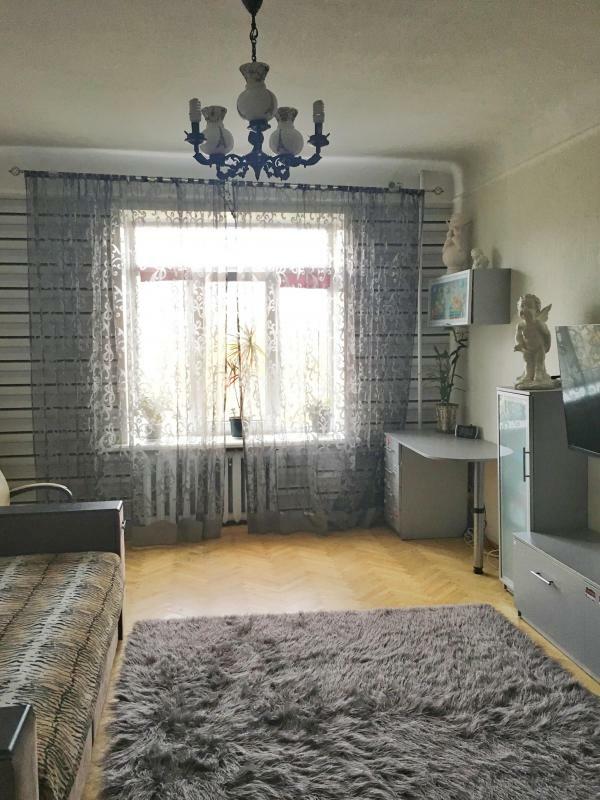 Продаж 2-кімнатної квартири 55 м², Межигірська вул., 56