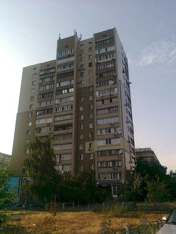 Київ, Оболонський просп., 49