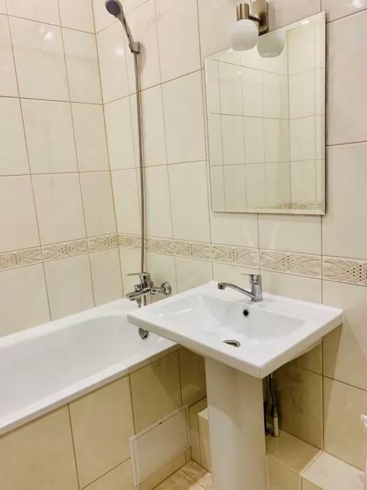 Київська обл., Обухівський район, м. Українка, Будівельників вул., 13