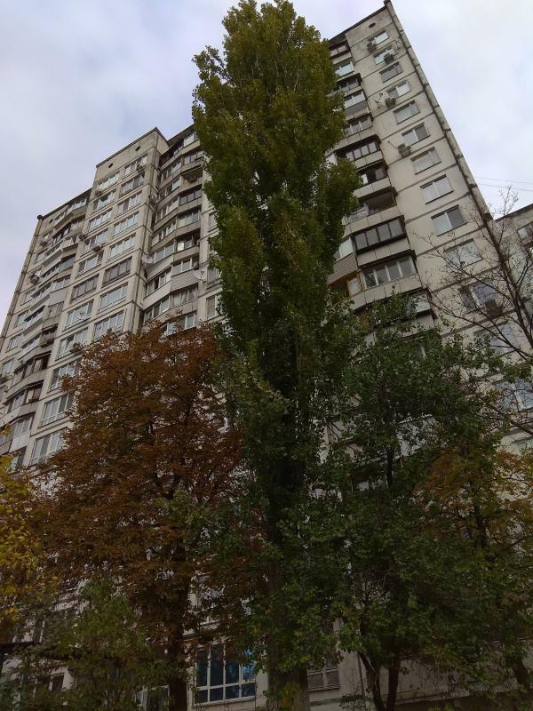 Киев, Николая Ушакова ул., 4