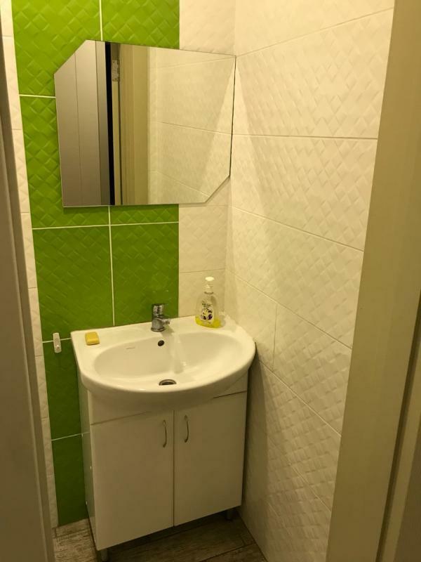 Київська обл., Києво-Святошинський район, с. Крюківщина, Садова вул., 12