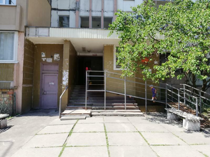 Київ, Драгоманова вул., 3