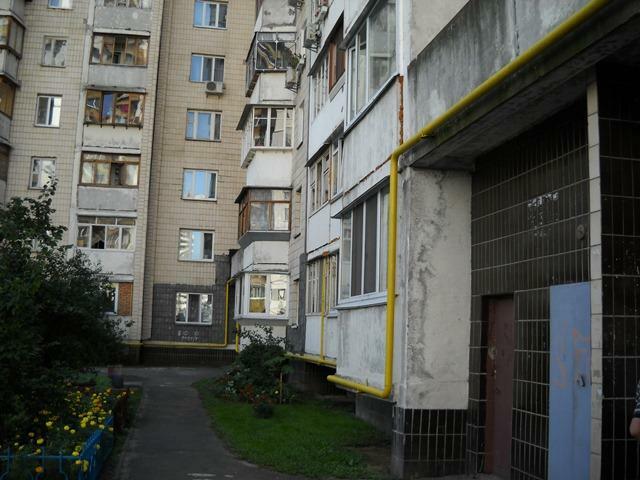 Київ, Драгоманова вул., 3