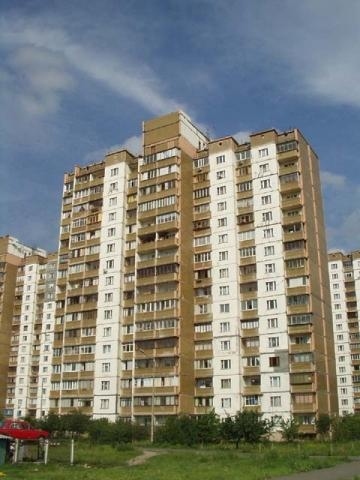 Київ, Драгоманова вул., 3