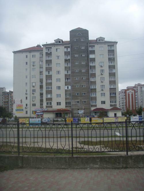 Київська обл., Броварський район, м. Бровари, Грушевського вул., 15