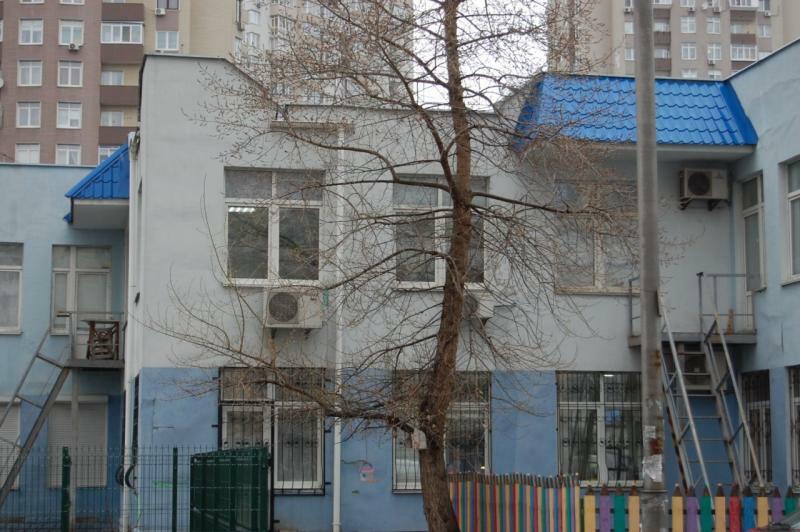 Київ, Миколи Лаврухіна вул., 3