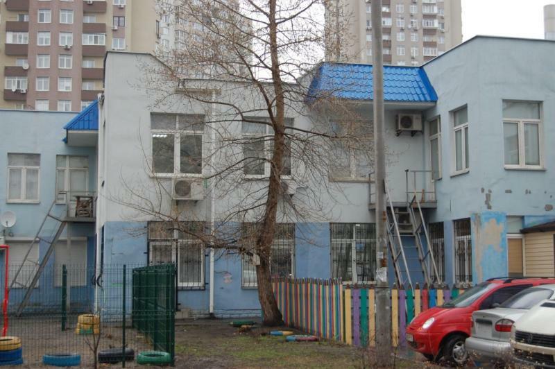 Київ, Миколи Лаврухіна вул., 3