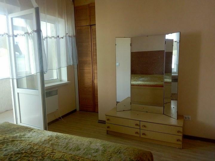 Київська обл., Бучанський район, смт Ворзель, Кленова вул., 1