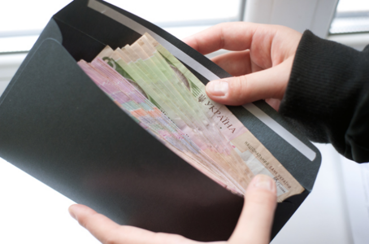 Почему зарплаты украинце перебывают в "тени"