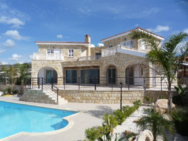 Как получить гражданство при покупке жилья за границей?