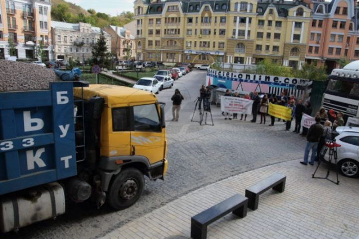 Активисты атакуют: в Киеве очередной строительный скандал 