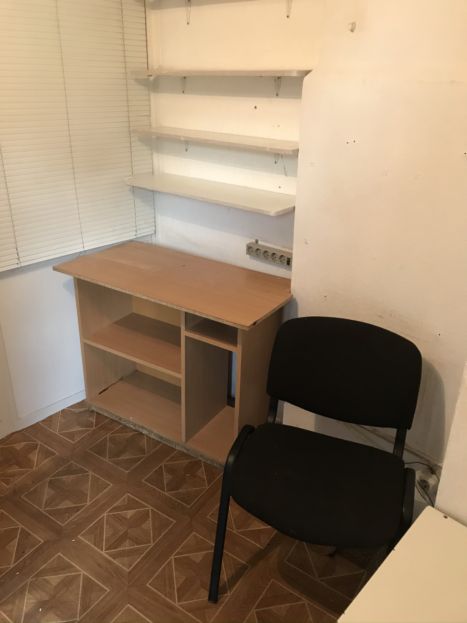 Оренда салону побутових послуг 4 м², Павлівська пл., 1/3
