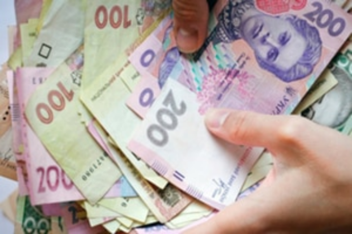 повод для очередного обвала гривни