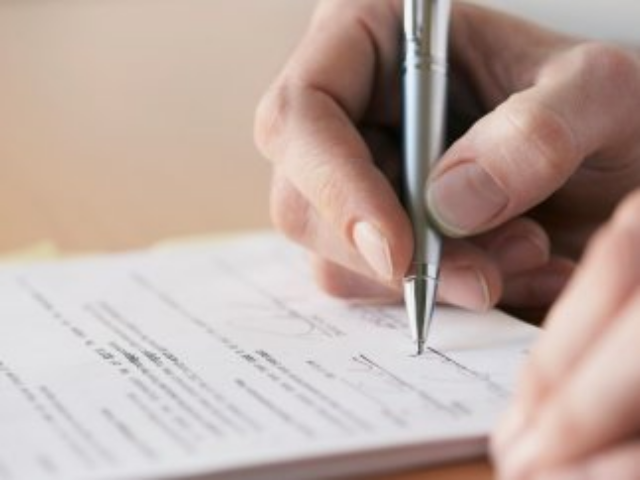 Украинцам разрешили не отдавать долги