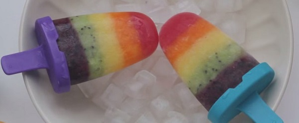 Фруктовый лёд из сока. Фруктовый лед. Фруктовое мороженое на палочке. Рецепт фруктового льда. Мороженое кока кола лед.