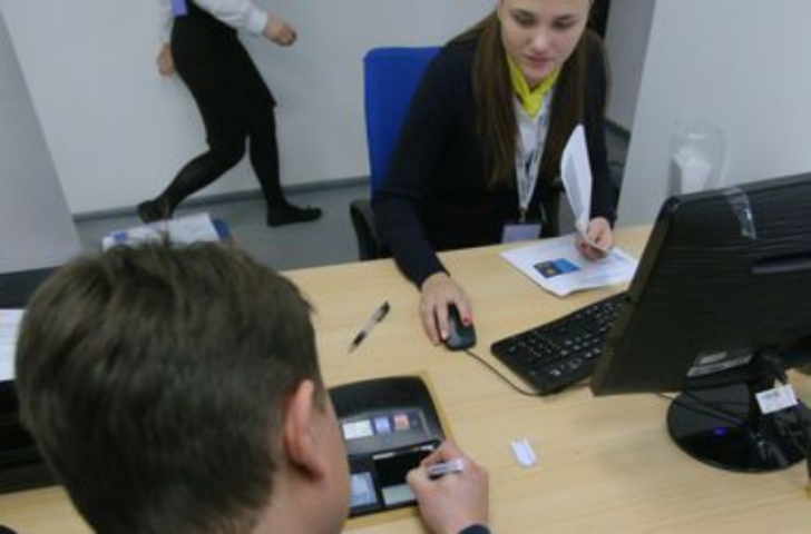 Шенгенские визы по отпечаткам: владельцы биопаспортов в недоумении, а турфирмы боятся убытков