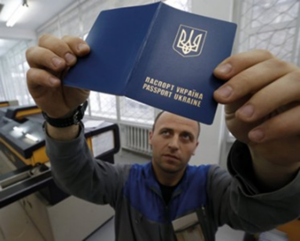 Почему в Украине такие дорогие загранпаспорта