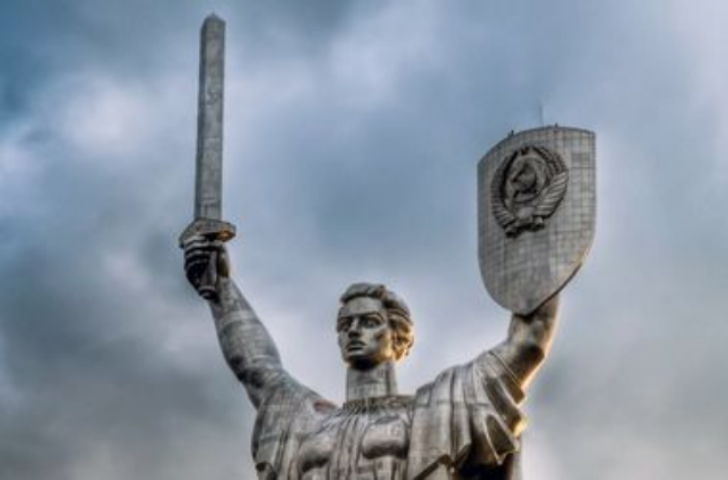 Закон о смене советских названий: украинцам придется менять паспорта и платить за новые фасады зданий