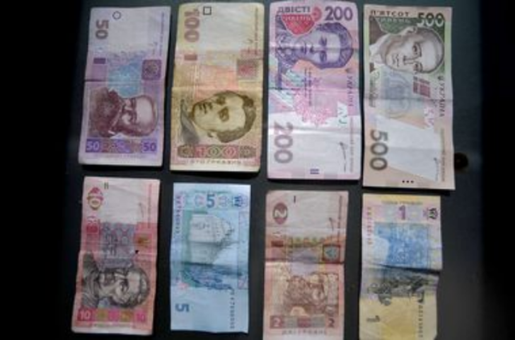 Гривня стала самой слабой валютой в мире