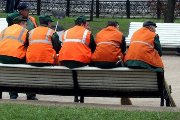 Харьковчане платят за уборку придомовой территории, которая фактически им не принадлежит