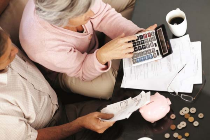 Как киевским пенсионерам оформить субсидию не по месту прописки