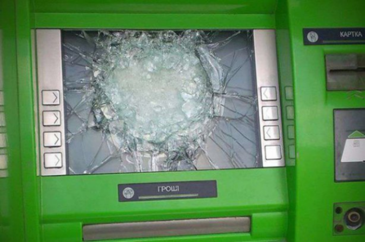 От чего и как надо защитить вкладчиков Приватбанка