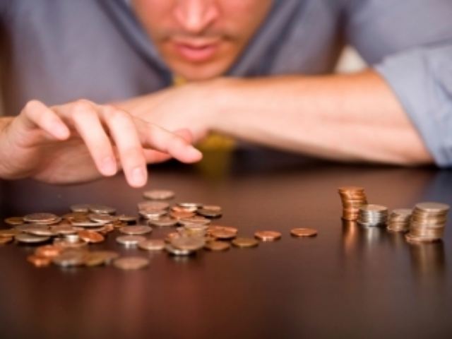 Реальная зарплата украинцев в феврале «прохудилась» на 18%