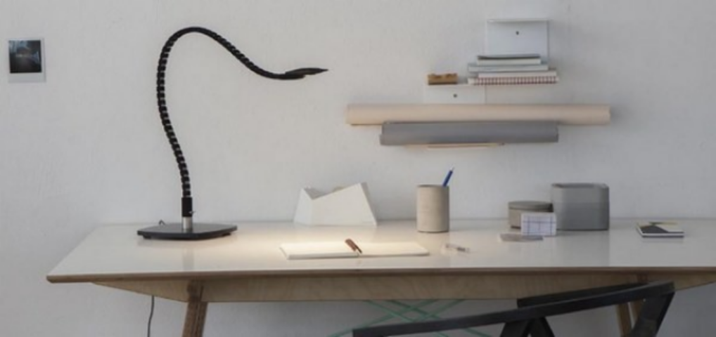 Необычный светильник-змея 