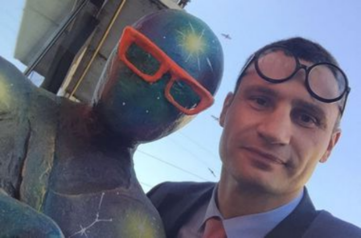 В Киеве открыли интерактивную скульптуру Гик