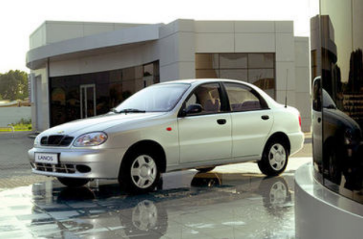 Из-за сокращения импорта украинцы пересядут на ланосы и перейдут на сало 