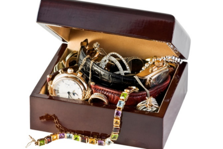 Когда доллар был по 40, ломбарды завалили золотом