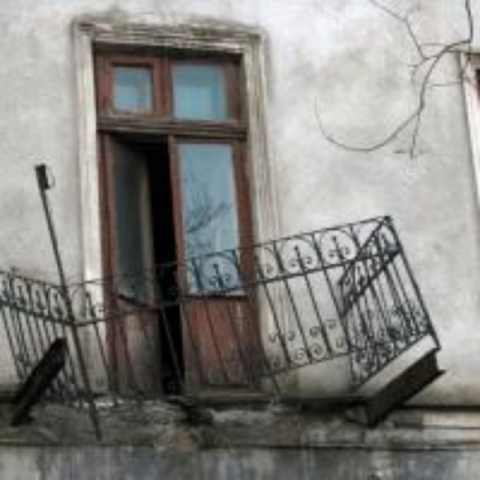 В жилых домах Харькова насчитали более тысячи аварийных балконов