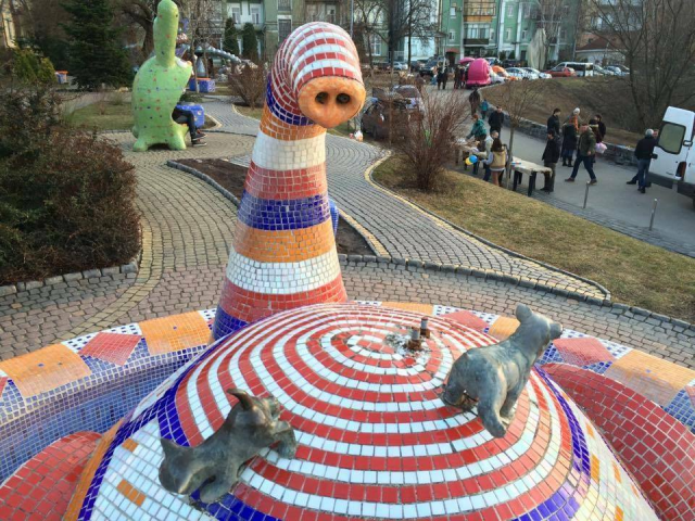 Вандалы украли бронзовую девочку на Пейзажной аллее