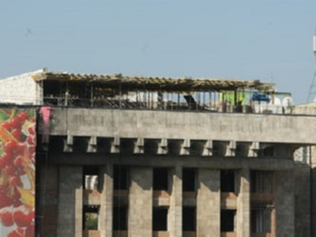 Киевские власти подали в суд, требуя снести надстройку на здании Дома профсоюзов