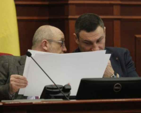 Киевраду оттирают от землеотвода