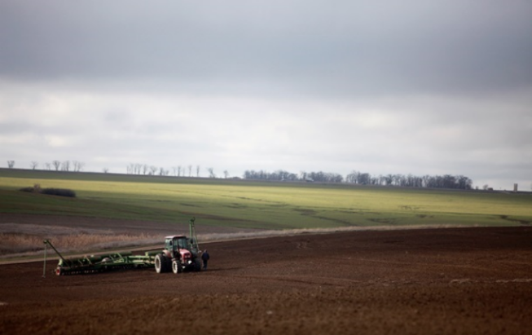 Украинцам упростили выделение земли