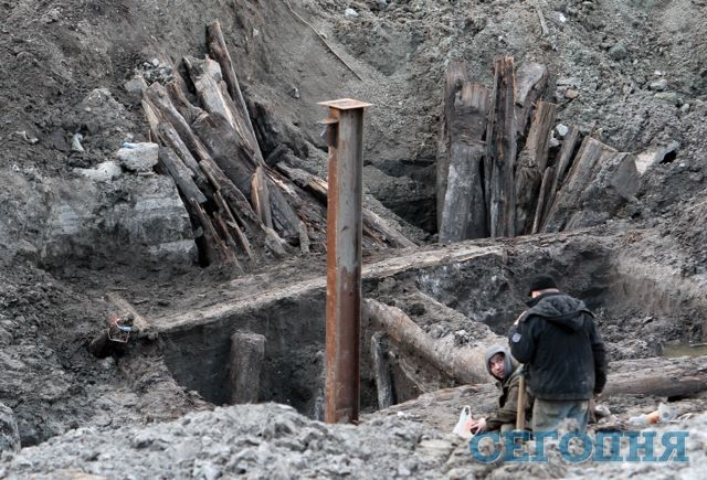На Почтовой площади в Киеве раскопали древнюю мастерскую. Фото