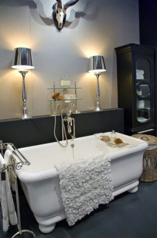 Черная ванная: 10 дизайнерских решений