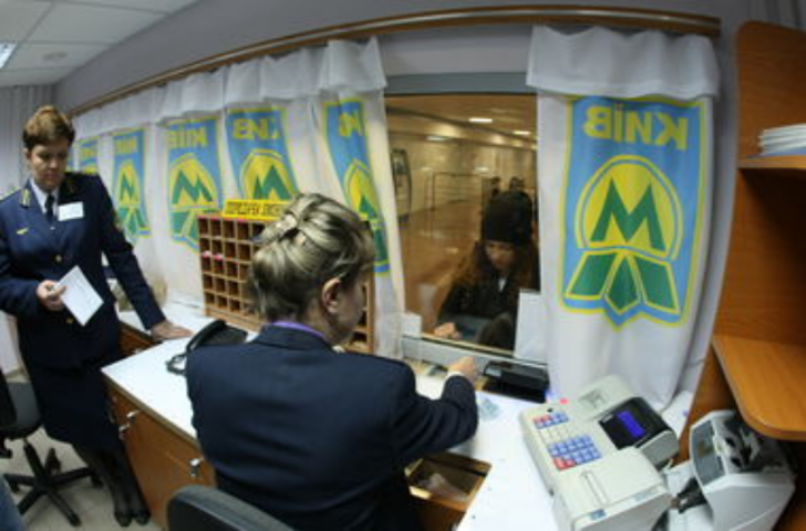 С 1 марта проезд в Киевском метро – только по зеленым жетонам
