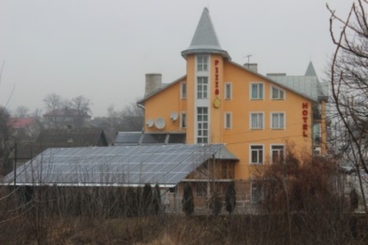 На Буковині запрацювала перша побутова сонячна електростанція
