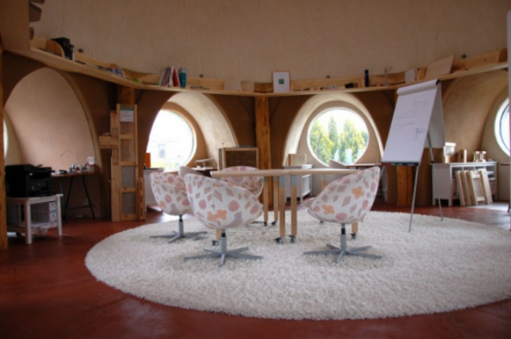 Купольный дом из соломы на 64 кв.м. 4 этапа строительства 