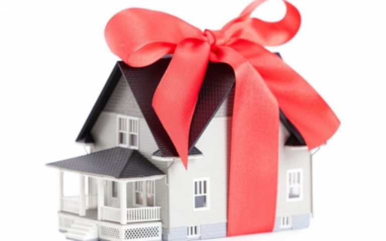 Девушка-инвалид, победившая на конкурсе красоты, получила в подарок дом. Фото